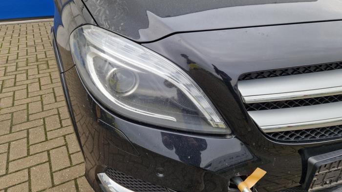 Mercedes B Electric Drive Sloopvoertuig (2017, Metallic, Zwart)