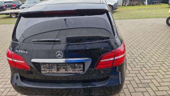 Mercedes B Electric Drive Sloopvoertuig (2017, Metallic, Zwart)