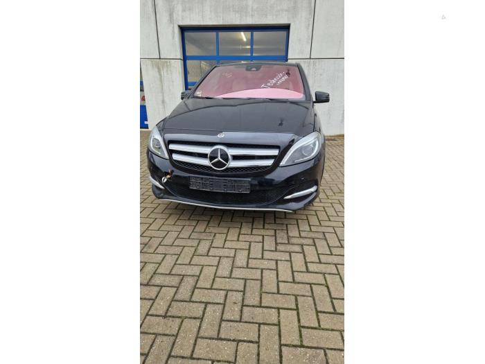Mercedes B Electric Drive Sloopvoertuig (2017, Metallic, Zwart)