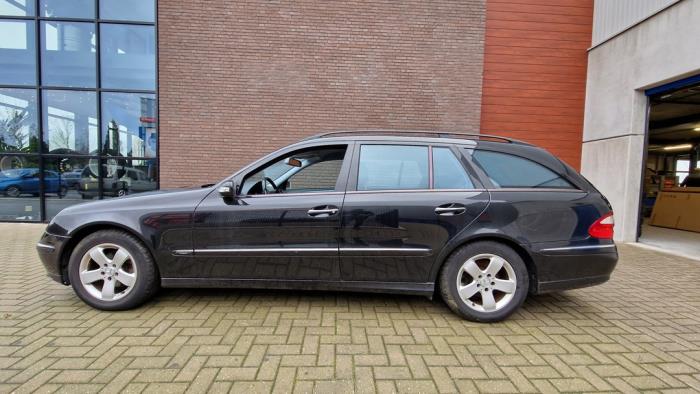 Mercedes E Combi 1.8 E-200 K 16V Sloopvoertuig (2006, Metallic, Zwart)