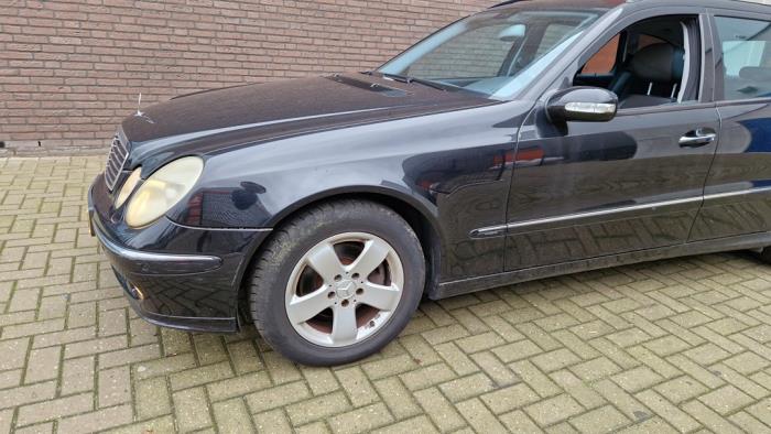 Mercedes E Combi 1.8 E-200 K 16V Sloopvoertuig (2006, Metallic, Zwart)