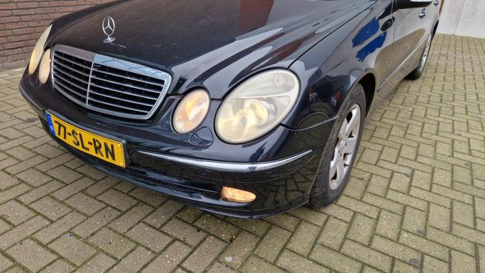 Mercedes E Combi 1.8 E-200 K 16V Sloopvoertuig (2006, Metallic, Zwart)