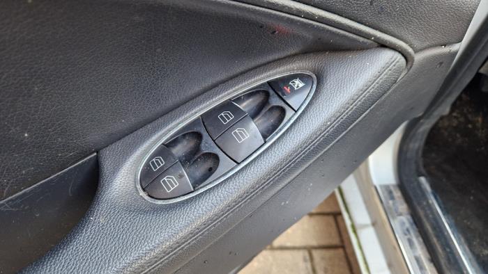 Mercedes CLS 350 3.5 V6 18V Sloopvoertuig (2005, Metallic, Zilvergrijs)