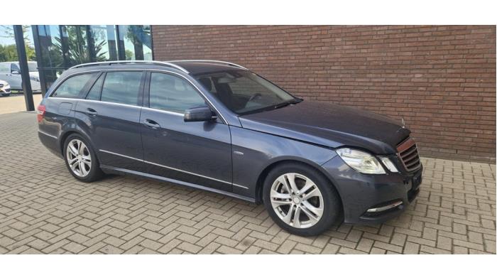 Mercedes E Estate E-220 CDI 16V BlueEfficiency Sloopvoertuig (2011, Metallic, Blauw)