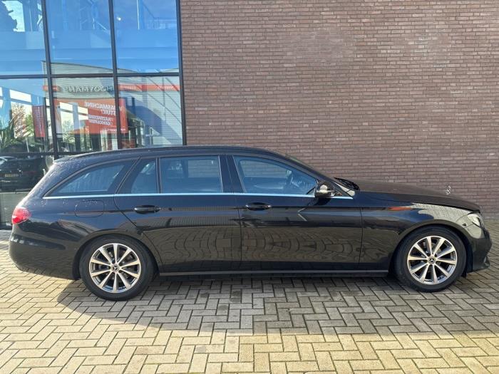 Mercedes E Estate E-200d 2.0 Turbo 16V Sloopvoertuig (2017, Metallic, Zwart)