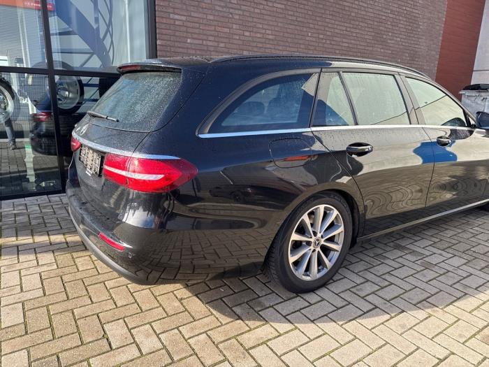 Mercedes E Estate E-200d 2.0 Turbo 16V Sloopvoertuig (2017, Metallic, Zwart)