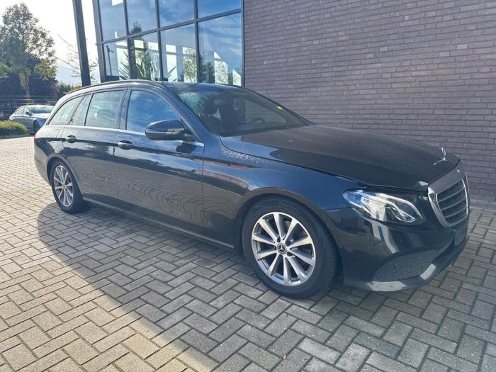 Mercedes E Estate E-200d 2.0 Turbo 16V Sloopvoertuig (2017, Metallic, Zwart)