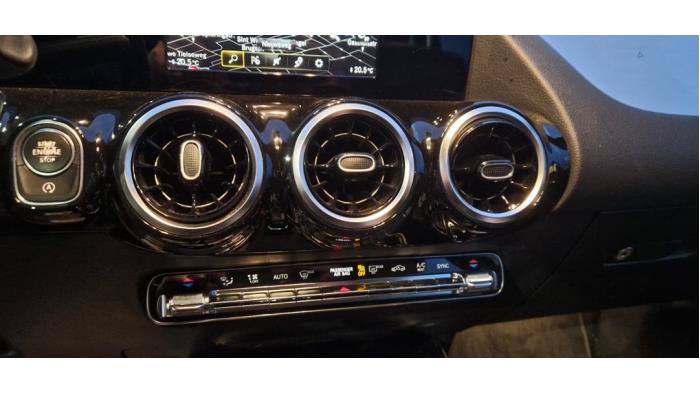 Mercedes B 2.0 B-200d Sloopvoertuig (2019, Metallic, Zilvergrijs)