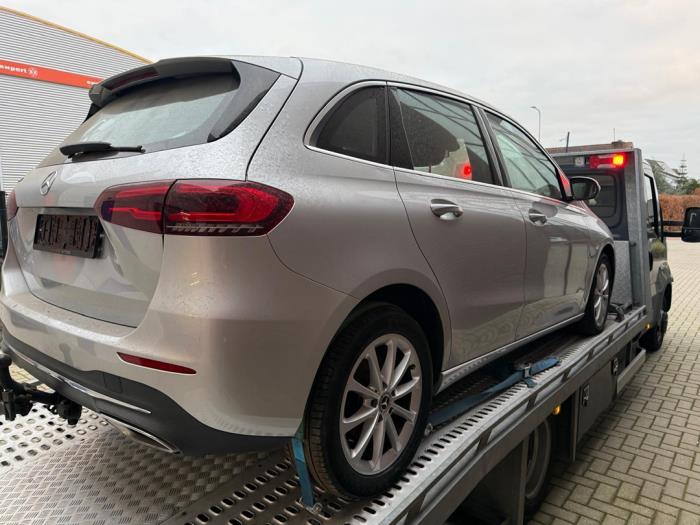 Mercedes B 2.0 B-200d Sloopvoertuig (2019, Metallic, Zilvergrijs)
