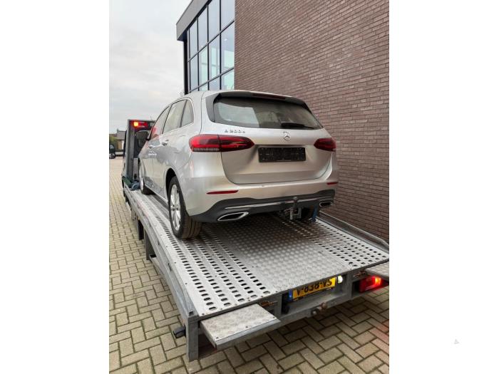Mercedes B 2.0 B-200d Sloopvoertuig (2019, Metallic, Zilvergrijs)