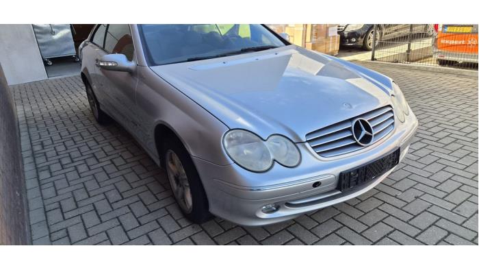 Mercedes CLK 2.6 240 V6 18V Sloopvoertuig (2002, Metallic, Zilvergrijs)