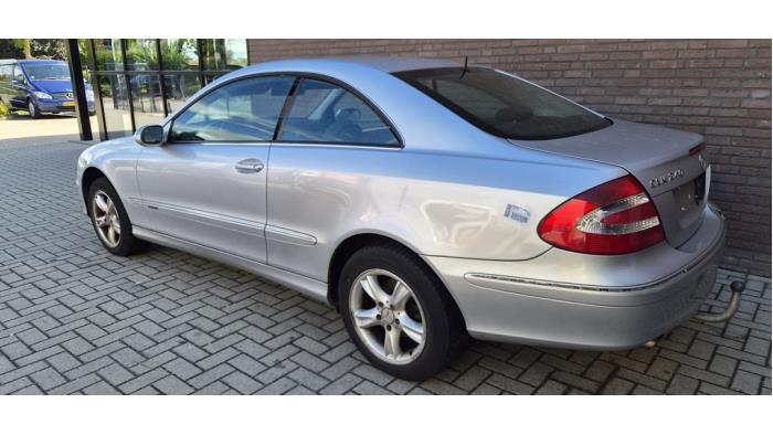Mercedes CLK 2.6 240 V6 18V Sloopvoertuig (2002, Metallic, Zilvergrijs)