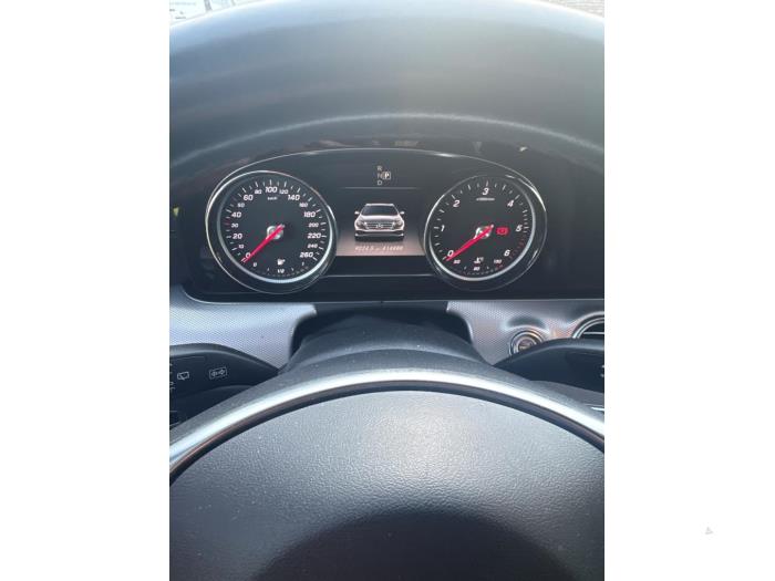 Mercedes E Estate E-220d 2.0 Turbo 16V Sloopvoertuig (2018, Metallic, Zwart)