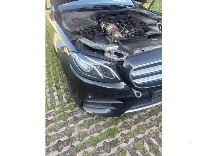 Mercedes E Estate E-220d 2.0 Turbo 16V Sloopvoertuig (2018, Metallic, Zwart)