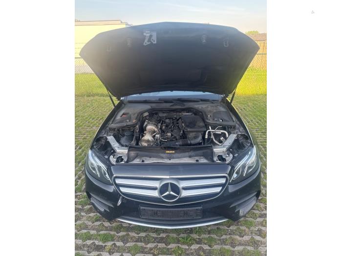 Mercedes E Estate E-220d 2.0 Turbo 16V Sloopvoertuig (2018, Metallic, Zwart)