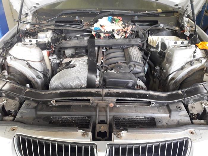 BMW 3 serie 325i 24V Sloopvoertuig (2005, Titanium, Metallic, Zilver)