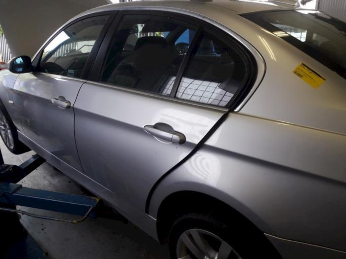 BMW 3 serie 325i 24V Sloopvoertuig (2005, Titanium, Metallic, Zilver)