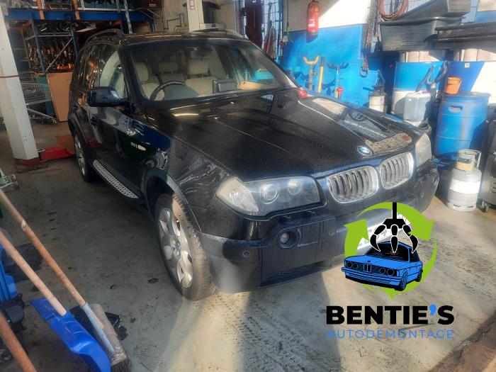 BMW X3 3.0i xDrive 24V Sloopvoertuig (2004, Zwart, Saffierblauw, Saffierzwart)