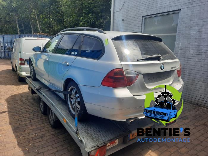 BMW 3 serie Touring 320i 16V Sloopvoertuig (2005, Titanium, Metallic, Zilver)
