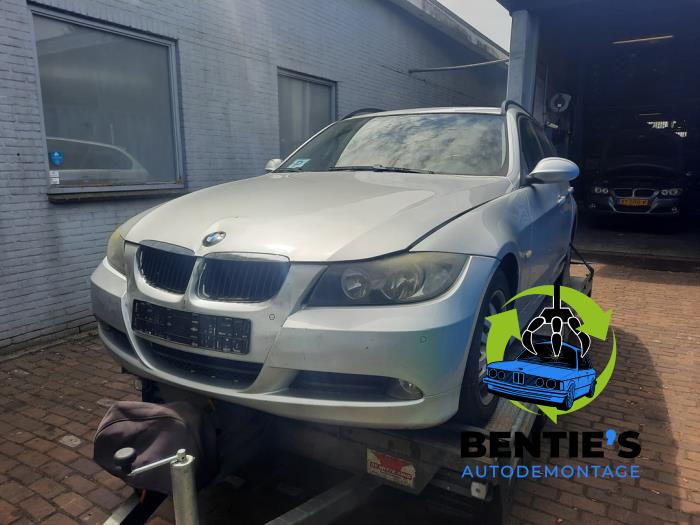 BMW 3 serie Touring 320i 16V Sloopvoertuig (2005, Titanium, Metallic, Zilver)