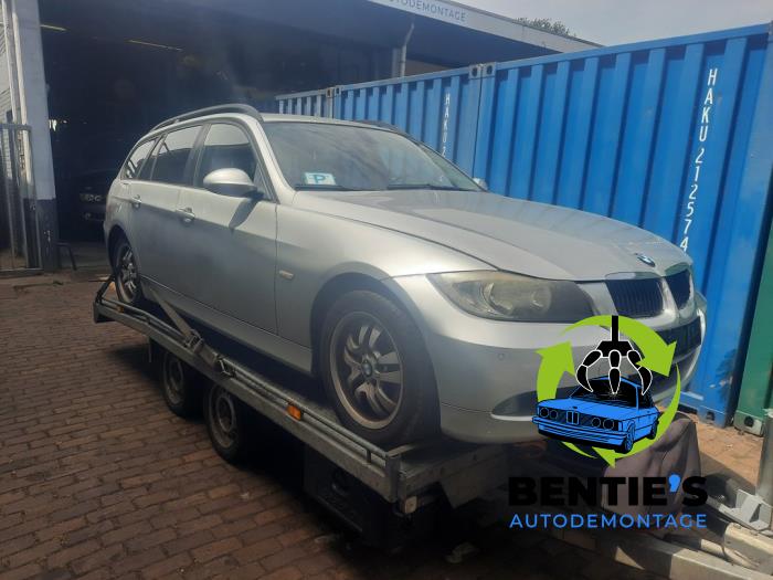 BMW 3 serie Touring 320i 16V Sloopvoertuig (2005, Titanium, Metallic, Zilver)