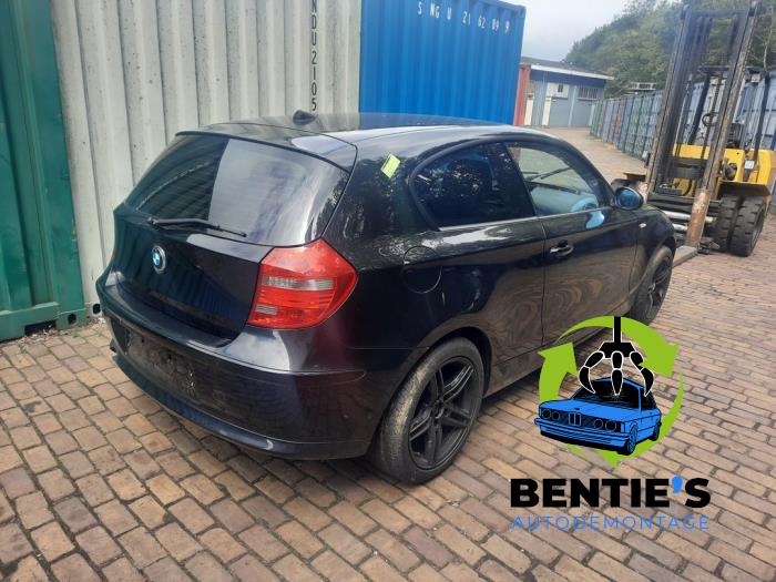BMW 1 serie 118i 16V Sloopvoertuig (2009, Metallic, Zwart, Saffierblauw, Saffierzwart)