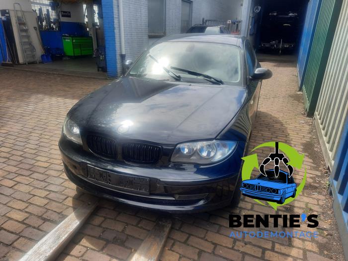 BMW 1 serie 118i 16V Sloopvoertuig (2009, Metallic, Zwart, Saffierblauw, Saffierzwart)