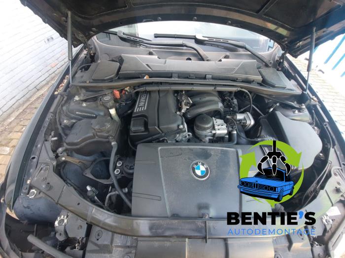 BMW 3 serie 318i 16V Sloopvoertuig (2007, Zwart)