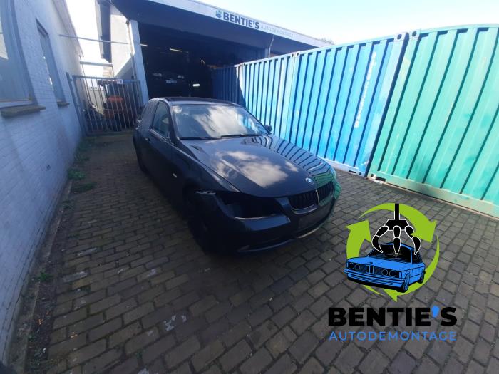 BMW 3 serie 318i 16V Sloopvoertuig (2007, Zwart)