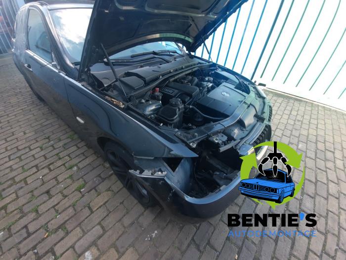 BMW 3 serie 318i 16V Sloopvoertuig (2007, Zwart)
