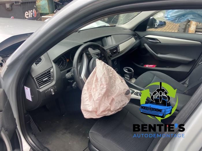 BMW X1 sDrive 20i 2.0 16V Twin Power Turbo Sloopvoertuig (2015, Grijs)