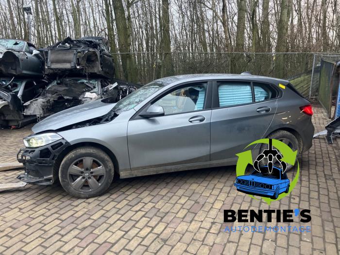 BMW 1 serie 118d 2.0 16V Sloopvoertuig (2024, Grijs)