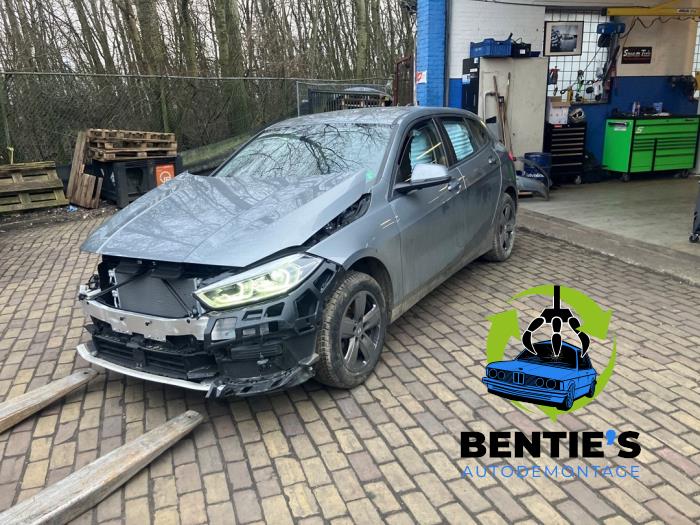 BMW 1 serie 118d 2.0 16V Sloopvoertuig (2024, Grijs)