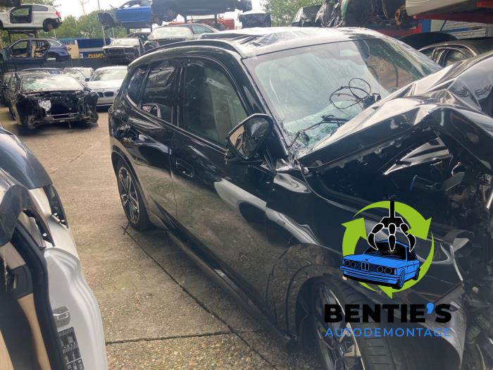 BMW X1 xDrive 25e 1.5 TwinPower Turbo 12V Sloopvoertuig (2024, Zwart)