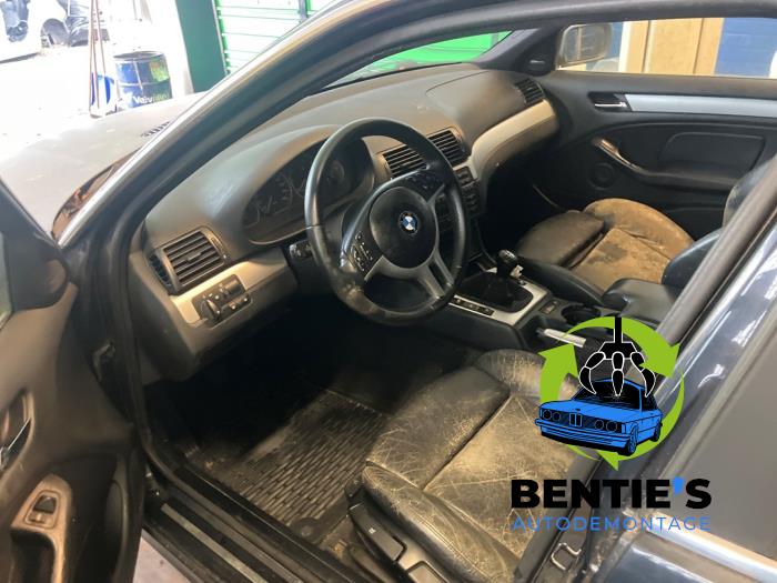 BMW 3 serie Touring 330i 24V Sloopvoertuig (2001, Zwart)