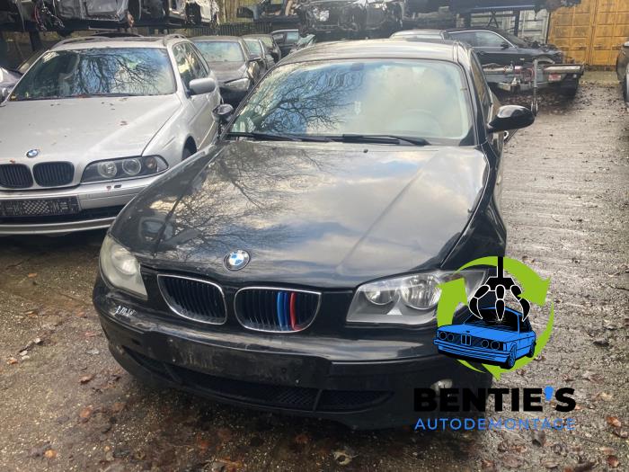 BMW 1 serie 118i 16V Sloopvoertuig (2007, Zwart)
