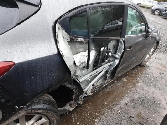 Mazda 3 2.0 SkyActiv-G 120 16V Sloopvoertuig (2018, Grijs)