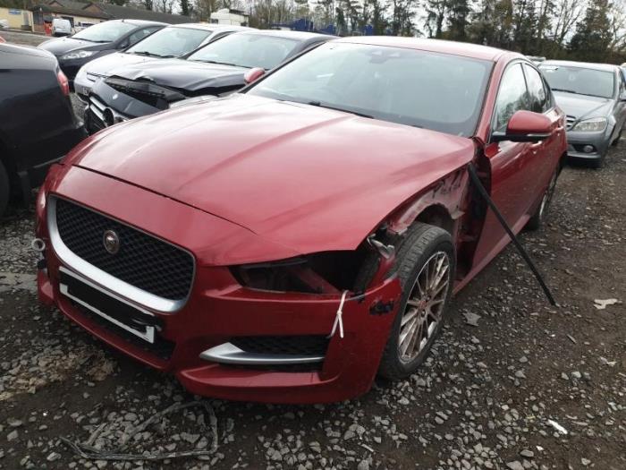 Jaguar XE 2.0d 180 16V AWD Sloopvoertuig (2016, Rood)
