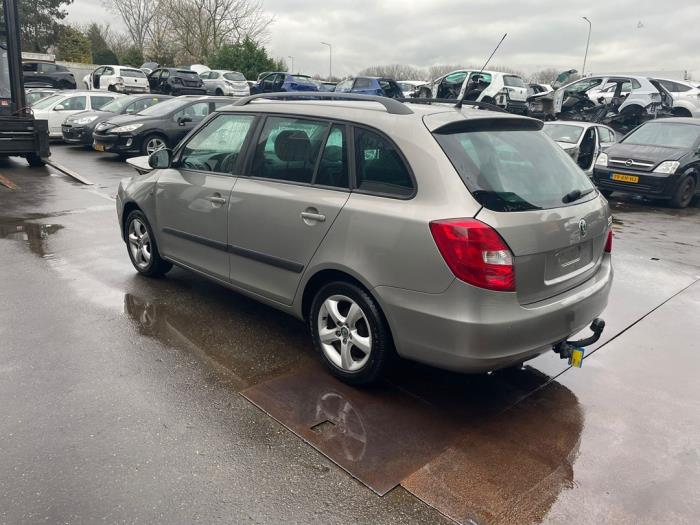 Skoda Fabia II Combi 1.2 TDI 12V Greenline Sloopvoertuig (2010, Beige)