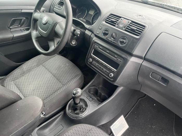 Skoda Fabia II Combi 1.2 TDI 12V Greenline Sloopvoertuig (2010, Beige)