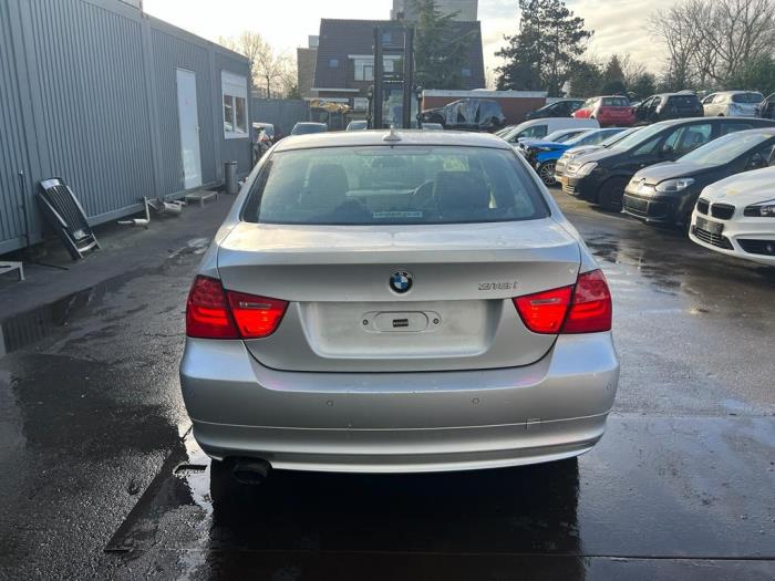 BMW 3 serie 318i 16V Sloopvoertuig (2011, Zilvergrijs)