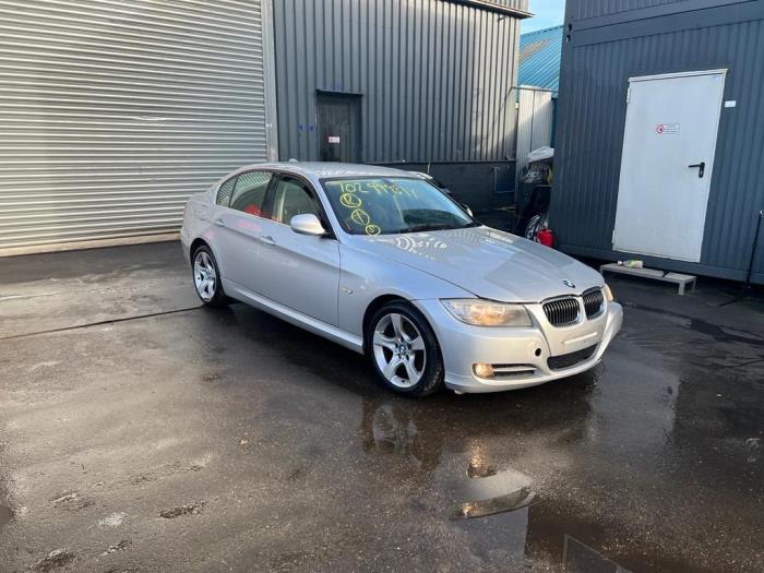 BMW 3 serie 318i 16V Sloopvoertuig (2011, Zilvergrijs)