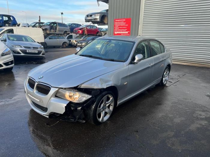 BMW 3 serie 318i 16V Sloopvoertuig (2011, Zilvergrijs)