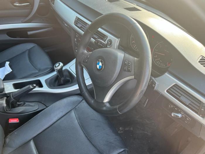 BMW 3 serie 318i 16V Sloopvoertuig (2011, Zilvergrijs)