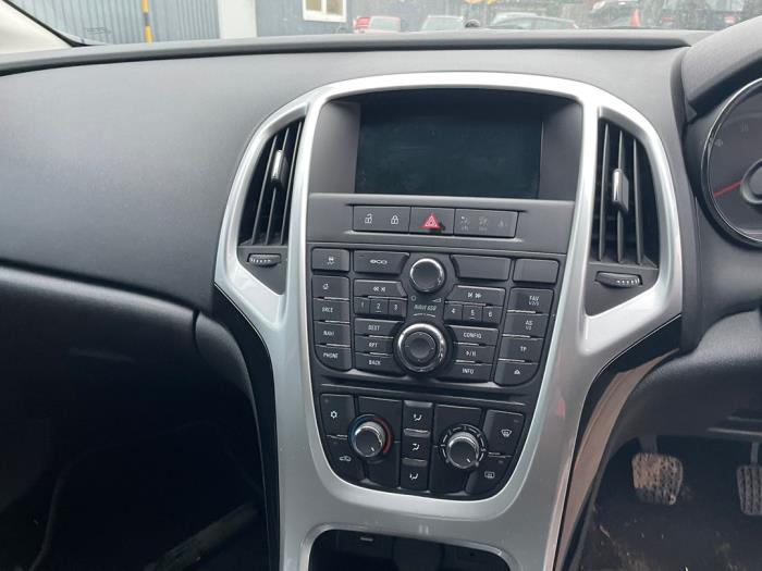 Opel Astra J 2.0 CDTI 16V 160 Ecotec Sloopvoertuig (2015, Zilvergrijs)