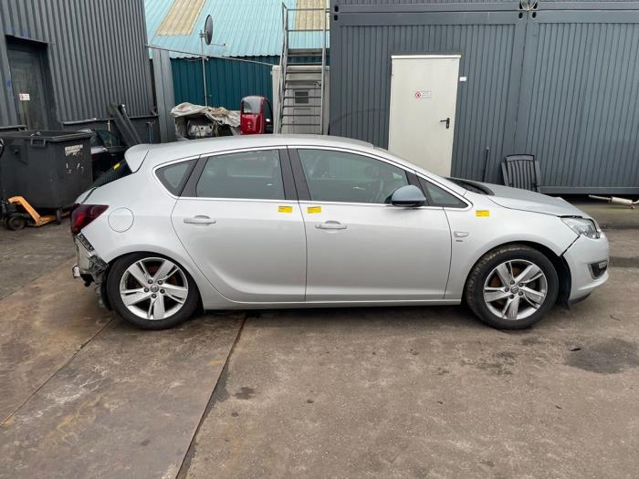 Opel Astra J 2.0 CDTI 16V 160 Ecotec Sloopvoertuig (2015, Zilvergrijs)