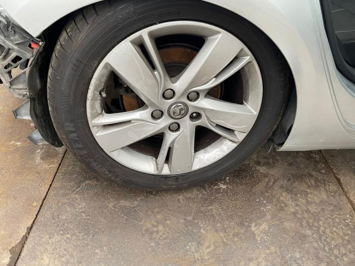 Opel Astra J 2.0 CDTI 16V 160 Ecotec Sloopvoertuig (2015, Zilvergrijs)