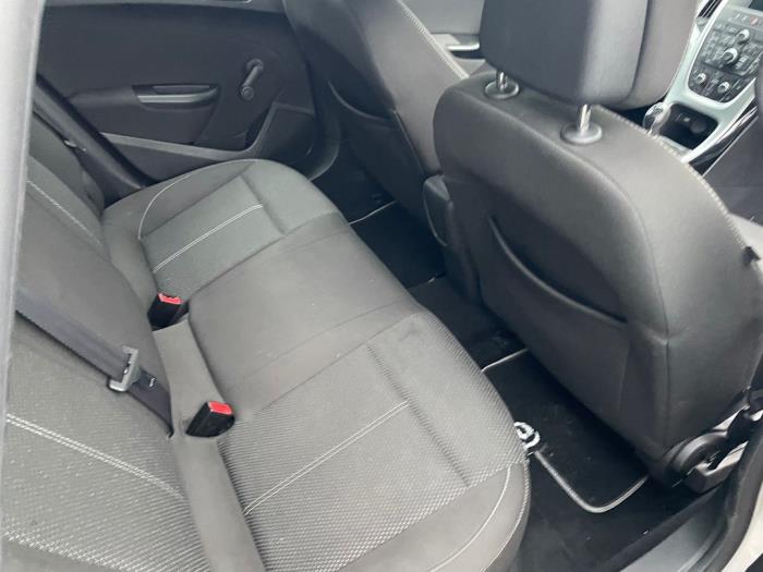 Opel Astra J 2.0 CDTI 16V 160 Ecotec Sloopvoertuig (2015, Zilvergrijs)