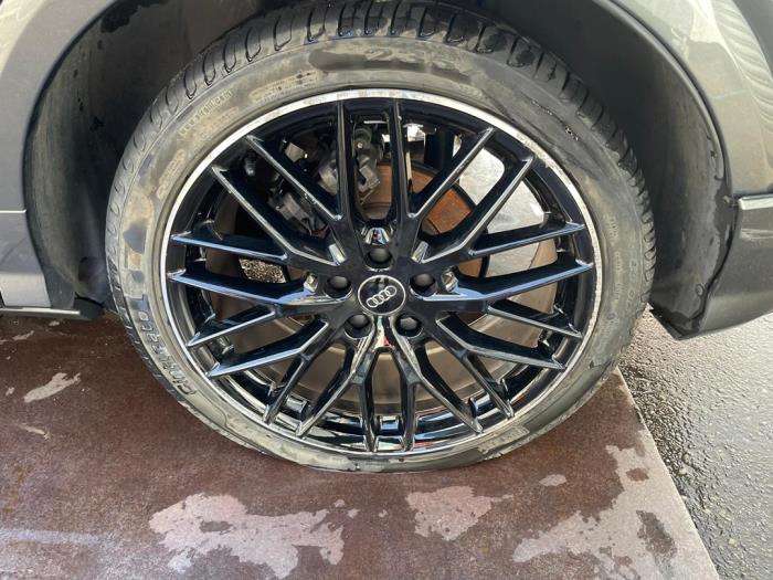 Audi Q2 1.6 30 TDI 16V Sloopvoertuig (2020, Metallic, Grijs, Muisgrijs)