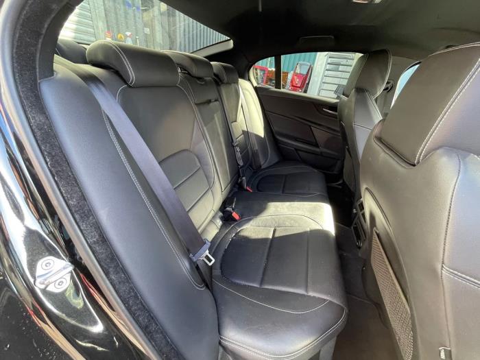 Jaguar XE 2.0d 180 16V Sloopvoertuig (2017, Zwart)